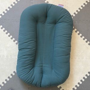 Snuggle Me Organic Infant lounger (Moss)  and cover (Natural)